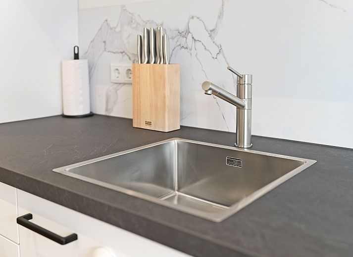 Geniessen Sie die Terrasse des Ferienhauses ZE1420 in Nieuwdorp, Zuid-Beveland, ideal zum Entspannen in Zeeland.