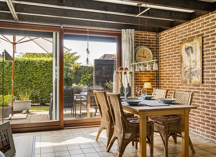 Gemuetliches Schlafzimmer mit Sauna im Ferienhaus Haus Anni, Hansweert, Zuid-Beveland, fuer ultimative Entspannung.