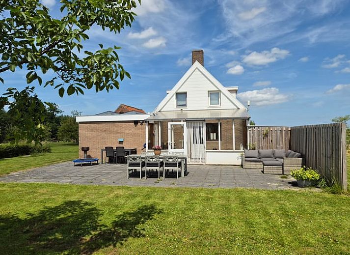 Enjoy the spacious garden and terrace of Cottage in Lewedorp, located in beautiful South Beveland, Zeeland.