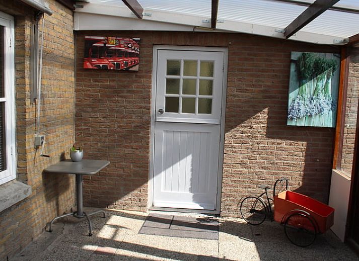 Aerial photo of Huisje in Lewedorp, a vacation home surrounded by nature in South Beveland, Zeeland.