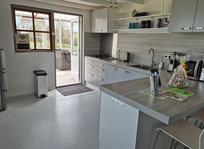 Fully equipped kitchen of Cottage in Lewedorp, ideal for a vacation in South Beveland, Zeeland.