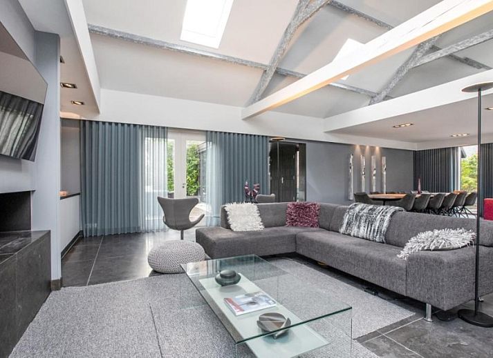 Het Vinkenest vacation home in Oud-Alblas with green garden and terrace, ideal for relaxation in Alblasserwaard, South Holland.