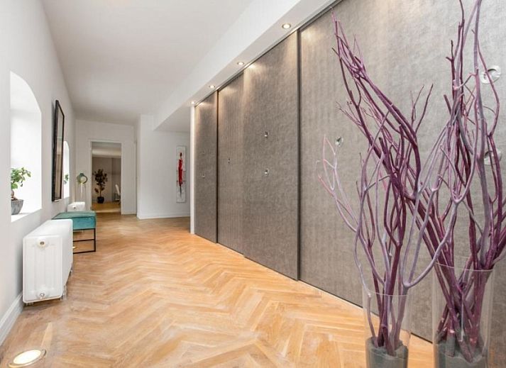 Het Vinkenest vacation home in Oud-Alblas with green garden and terrace, ideal for relaxation in Alblasserwaard, South Holland.