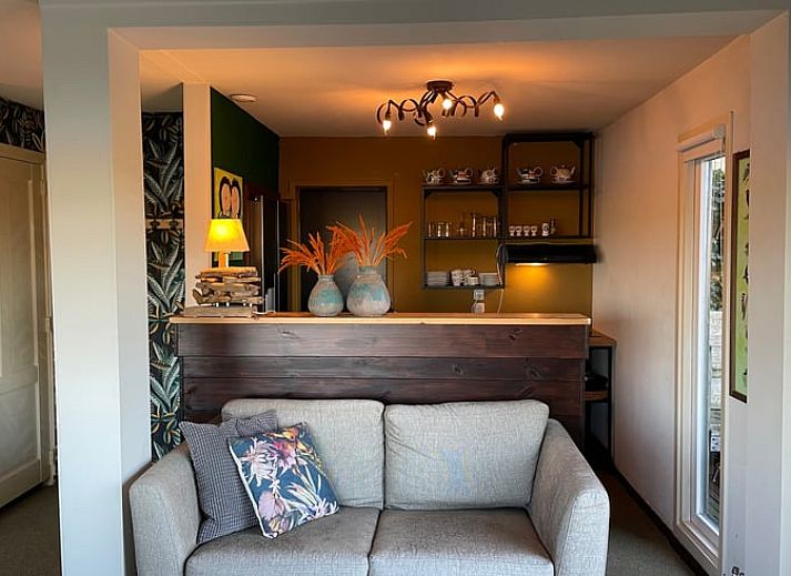 Veranda von Haus in Brandwijk in Alblasserwaard, Suedholland mit Gartenblick.