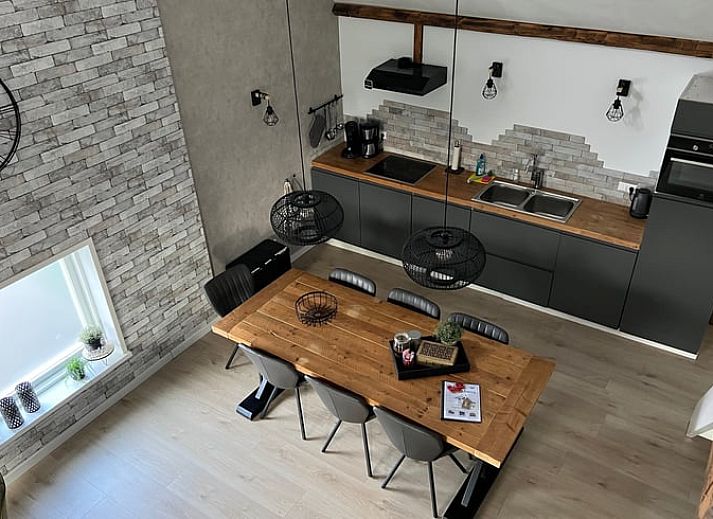 Modern kitchen in vacation home Streefkerk, South Holland, with spacious dining table and stylish furnishings.