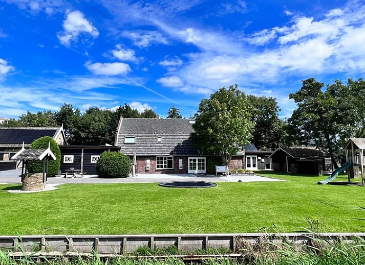 Open living space in vacation home Streefkerk, with dining area and stairs to upper floor.