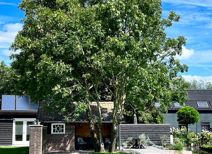 Attractive bedroom in vacation home Streefkerk, Alblasserwaard, overlooking mill.