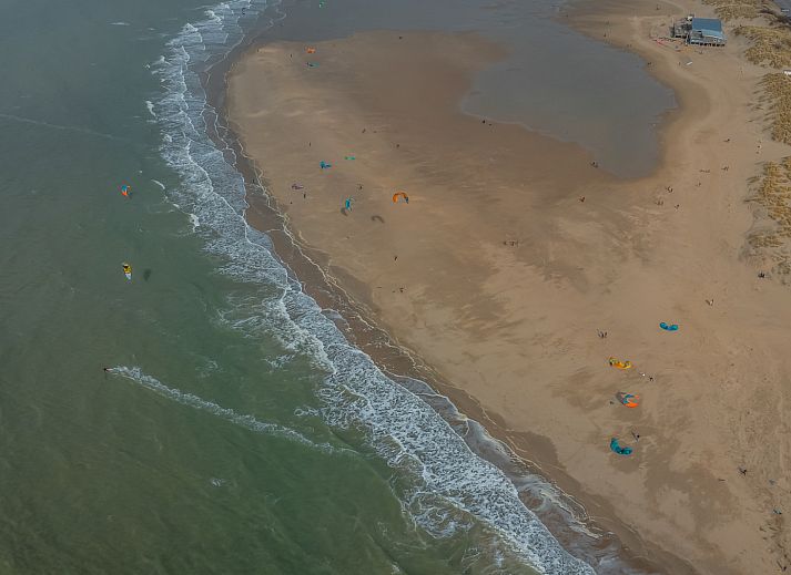 Gemuetliche Veranda des Ferienhauses ZH330 in Ouddorp, ideal fuer Mahlzeiten im Freien in Suedholland.