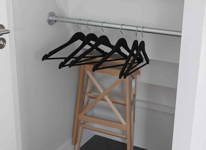 Informativer Prospektstaender im Ferienhaus ZH330, Ouddorp, ideal fuer Entdeckungen in Suedholland.