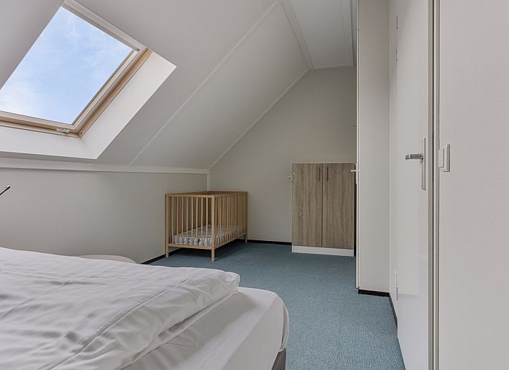 Reihenhaus in Ouddorp, ein Ferienhaus in Goeree-Overflakkee, Sdholland, umgeben von Dnen und Natur.