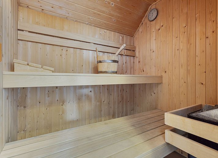 Reihenhaus in Ouddorp, ein Ferienhaus in Goeree-Overflakkee, Sdholland, umgeben von Dnen und Natur.