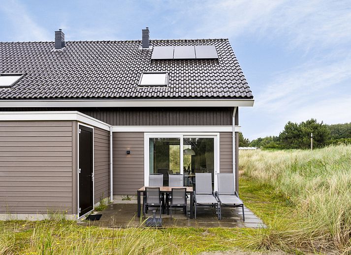 Eingang zur Doppelhaushlfte in Ouddorp, Ferienhaus in Goeree-Overflakkee, Sdholland mit modernem Badezimmer.