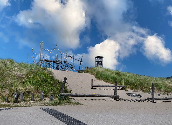 Gemtliches Wohnzimmer von Geschakelde woning in Ouddorp, einem Ferienhaus in Ouddorp, Goeree-Overflakkee, Sdholland mit Gartenblick.