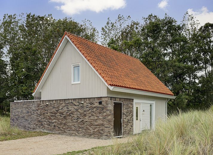 Freistehendes Haus in Ouddorp, ein Ferienhaus in der Natur von Goeree-Overflakkee, Sdholland, mit einem schnen Garten und einer Terrasse.