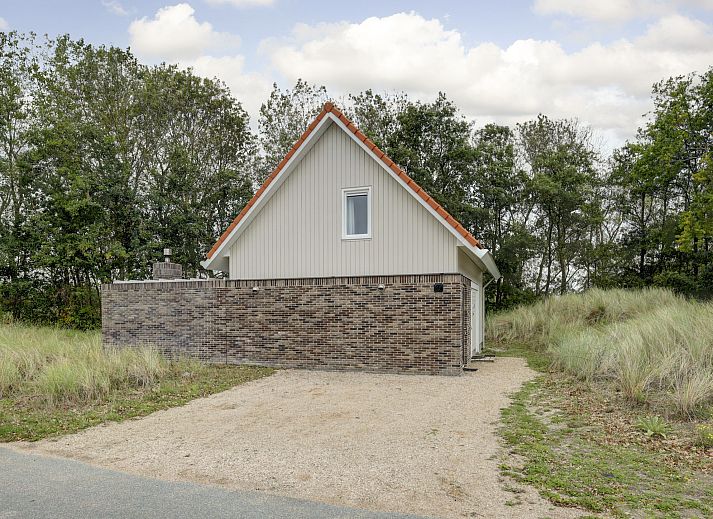 Freistehendes Haus in Ouddorp, ein Ferienhaus in der Natur von Goeree-Overflakkee, Sdholland, mit einem schnen Garten und einer Terrasse.
