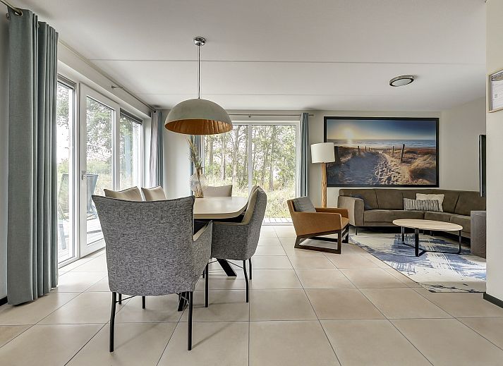 Freistehendes Haus in Ouddorp, ein Ferienhaus in Goeree-Overflakkee in Sdholland, mit einer Terrasse, umgeben von Natur und Ruhe.