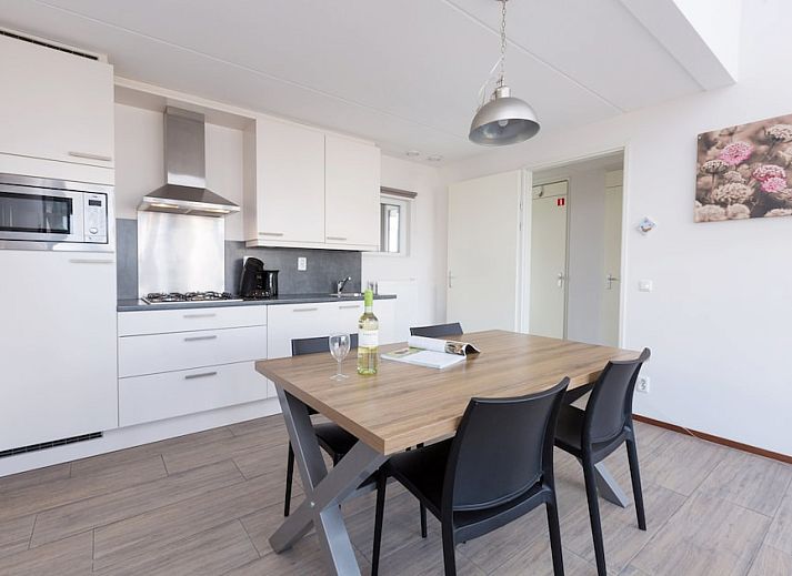 Stylish living room of Bungalow 4B in Ouddorp, Goeree-Overflakkee, South Holland with modern interior and lots of natural light.