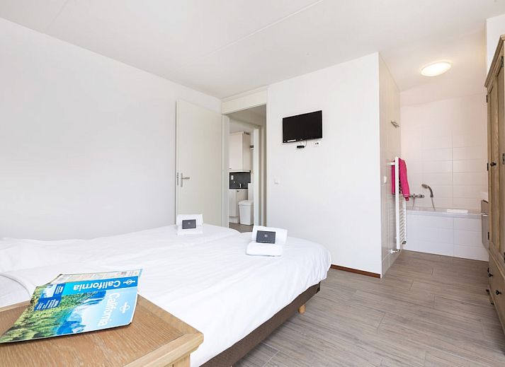 Stylish living room of Bungalow 4B in Ouddorp, Goeree-Overflakkee, South Holland with modern interior and lots of natural light.