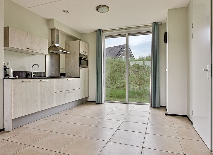 Reihenhaus in Ouddorp, Ferienhaus inmitten der Dnen in Ouddorp, Goeree-Overflakkee, Sdholland, mit natrlicher Umgebung.