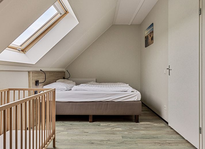 Reihenhaus in Ouddorp, Ferienhaus inmitten der Dnen in Ouddorp, Goeree-Overflakkee, Sdholland, mit natrlicher Umgebung.