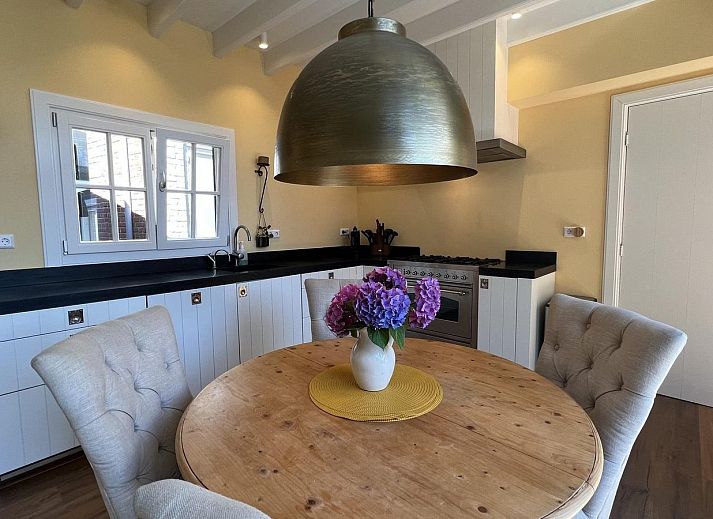 Comfortabele zithoek op het terras van VZ1114 Vakantieappartement in Ouddorp.