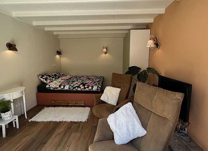 Comfortabele zithoek op het terras van VZ1114 Vakantieappartement in Ouddorp.