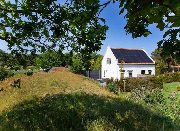 ZH022 vakantiehuis in Ouddorp met zonnige tuin en terras, ideaal voor ontspanning in Goeree-Overflakkee, Zuid-Holland.