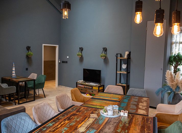 Luxe douche in ZH415 vakantiehuis, Ouddorp, Zuid-Holland met moderne faciliteiten en stijlvolle afwerking.