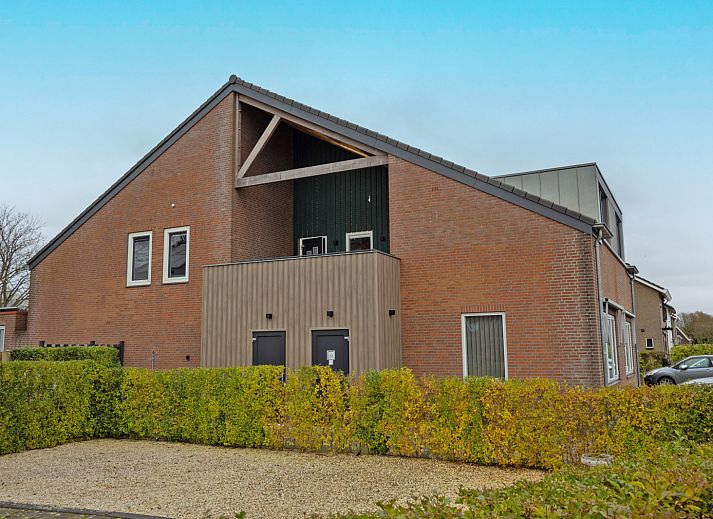 Luxe douche in ZH415 vakantiehuis, Ouddorp, Zuid-Holland met moderne faciliteiten en stijlvolle afwerking.