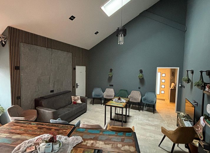 Cozy living room of ZH416 vacation home in Ouddorp, Goeree-Overflakkee, with comfortable furniture.