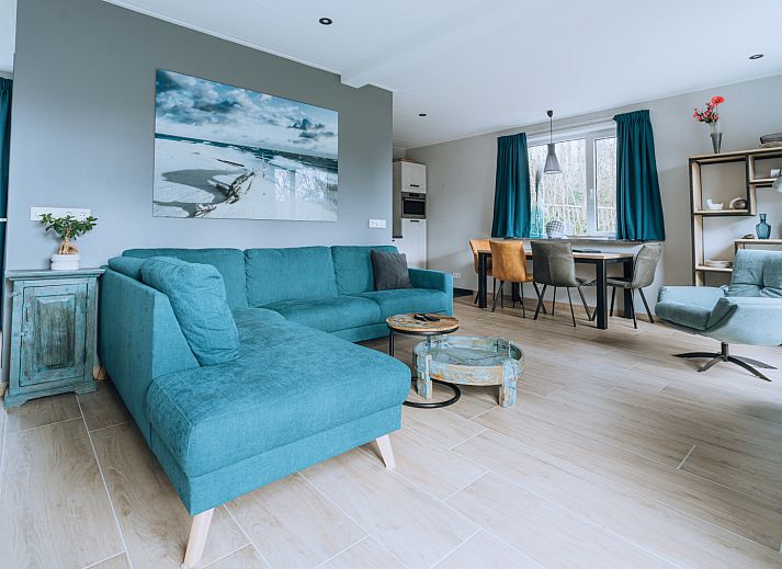 Stylish dinnerware in ZH416 vacation home, Ouddorp, Goeree-Overflakkee, perfect for a cozy meal.