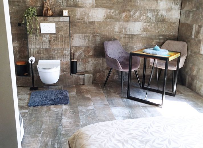 Stylish dinnerware in ZH416 vacation home, Ouddorp, Goeree-Overflakkee, perfect for a cozy meal.