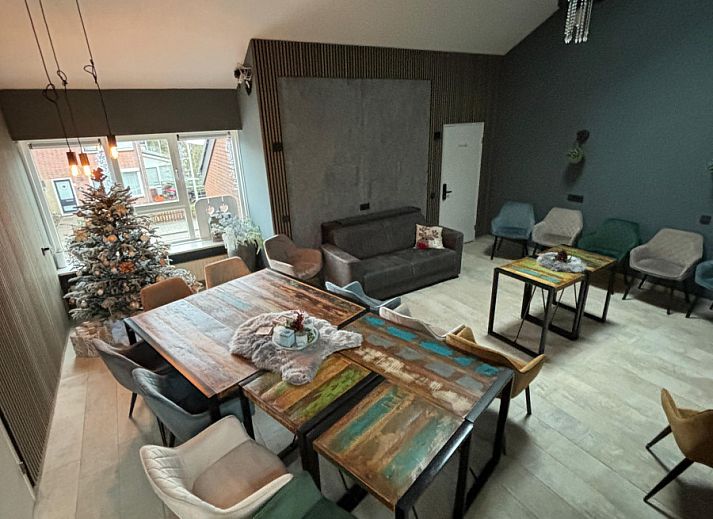 Stylish dinnerware in ZH416 vacation home, Ouddorp, Goeree-Overflakkee, perfect for a cozy meal.