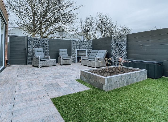 ZH416 vacation home in Ouddorp, Goeree-Overflakkee, with spacious terrace and beautiful view.