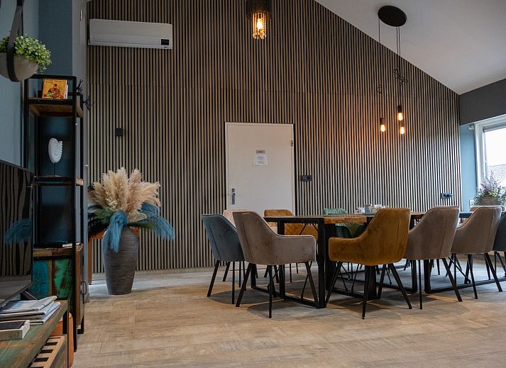 ZH416 vacation home in Ouddorp, Goeree-Overflakkee, with spacious terrace and beautiful view.