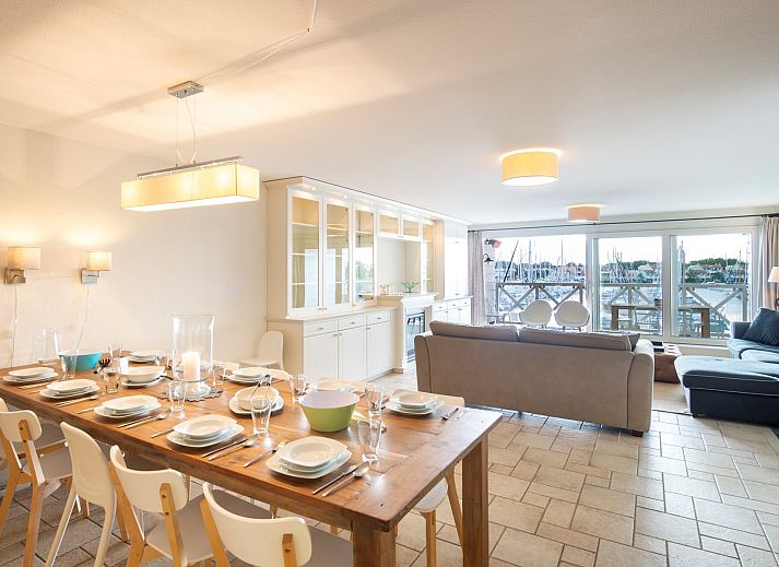 Binnenruimte van Penthouse Appartement Marina Port Zelande in Ouddorp, met uitzicht op de jachthaven van Goeree-Overflakkee, Zuid-Holland.