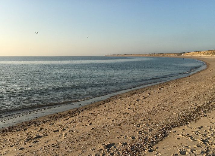 Stijlvolle woonkamer van DichterbijZee vakantiehuis in Ouddorp met moderne inrichting en gezellige zithoek in Zuid-Holland.