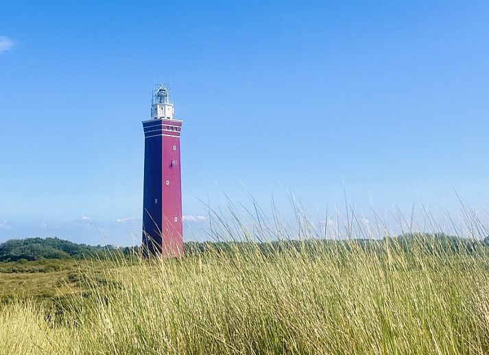 Zweites Schlafzimmer im Strandhuis Over De Dam, Ouddorp, Ferienhaus mit stilvoller Einrichtung und Kunst an der Wand in Suedholland.