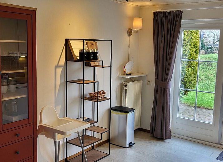 Voorzijde van Vakantiehuis De Zandwal in Ouddorp, gelegen in het serene Goeree-Overflakkee, Zuid-Holland.