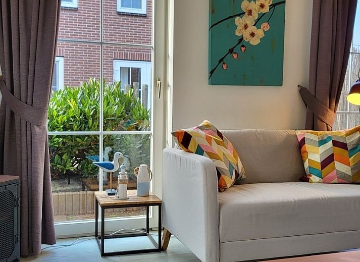 Voorzijde van Vakantiehuis De Zandwal in Ouddorp, gelegen in het serene Goeree-Overflakkee, Zuid-Holland.