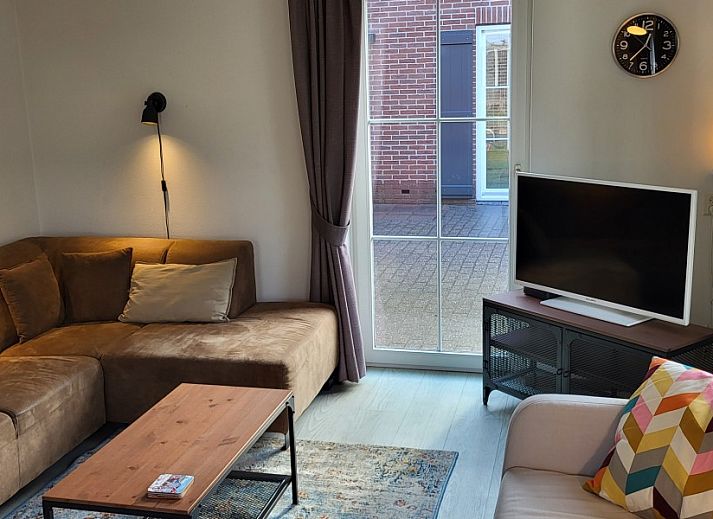 Voorzijde van Vakantiehuis De Zandwal in Ouddorp, gelegen in het serene Goeree-Overflakkee, Zuid-Holland.