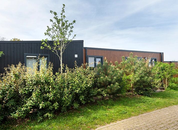 Gemtliche Innenhtte, Grote Stern 16, Ouddorp mit hellem Wohnzimmer und Kche, ideal fr einen Urlaub in Sdholland.