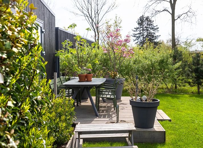 Gemtliche Innenhtte, Grote Stern 16, Ouddorp mit hellem Wohnzimmer und Kche, ideal fr einen Urlaub in Sdholland.