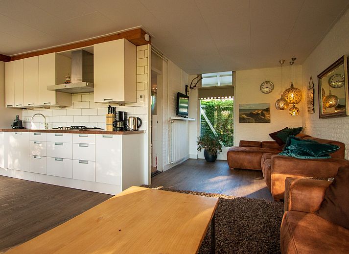 Ferienhaus De Toekomst 126 Beachgarden in Ouddorp mit gruener Umgebung und modernem Design.