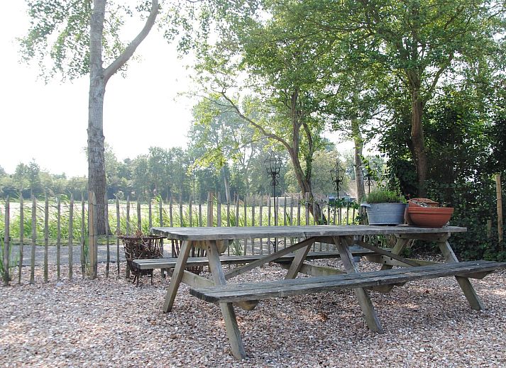 Gemuetliches Wohnzimmer im Ferienhaus De Toekomst 126 Beachgarden in Ouddorp mit stilvoller Einrichtung.