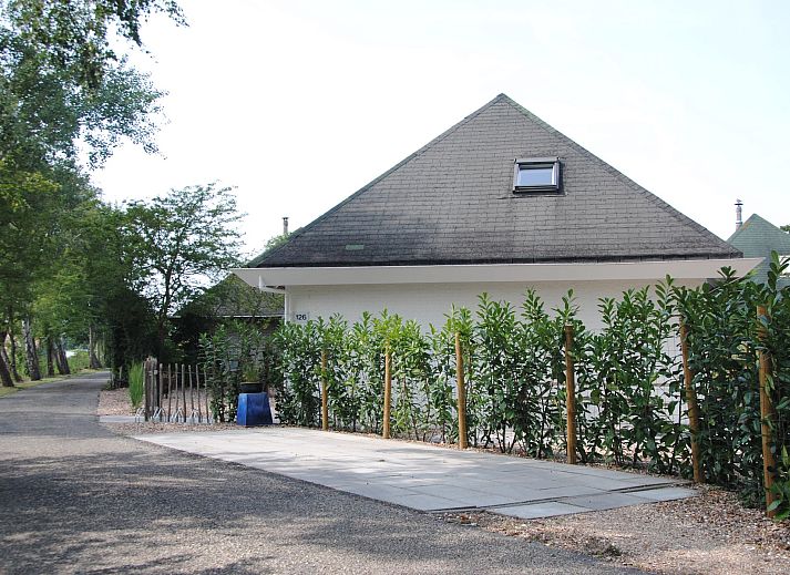 Gemuetliches Wohnzimmer im Ferienhaus De Toekomst 126 Beachgarden in Ouddorp mit stilvoller Einrichtung.