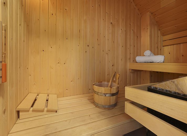 Entspannen Sie sich in der luxurioesen Sauna des Strand Resort Ouddorp Duin, einer Villa fuer 6 Personen im schoenen Ouddorp, Goeree-Overflakkee, Suedholland.
