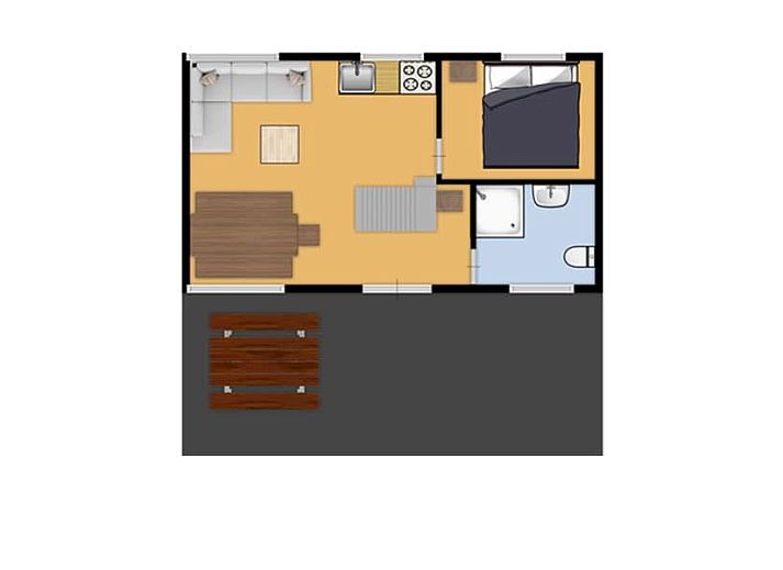 Veranda des Safarizeltes Duinroos in Ouddorp, einer Glamping Lodge in Goeree-Overflakkee, Suedholland, umgeben von gruener Natur.