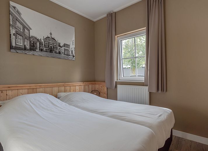 Cozy outdoor area of Bungalow Middelharnis, Ouddorp with shaded area and garden furniture.