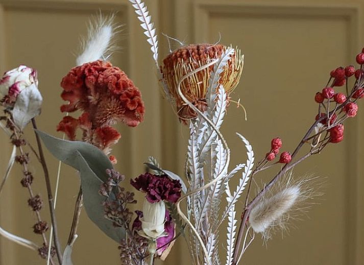 Modernes Badezimmer im Ferienhaus in Sommelsdijk, Goeree-Overflakkee, Suedholland. Komfort und Stil kommen in diesem Raum zusammen.